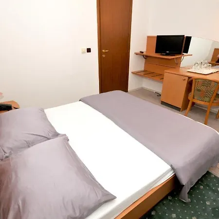 Fontana 3*