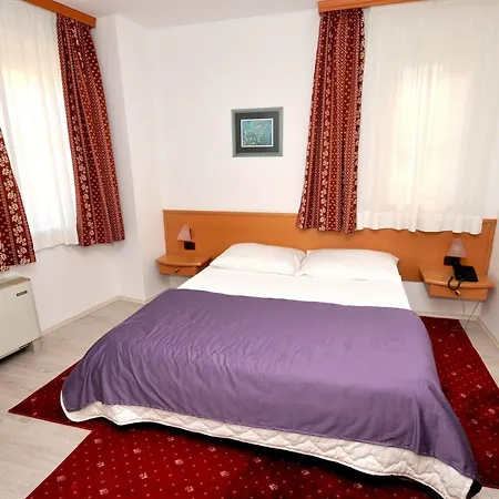 Hotel Fontana 3*