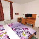 לינה וארוחת בוקר Fontana טרוגיר