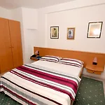 Fontana 3* טרוגיר