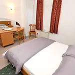 Fontana לינה וארוחת בוקר 3*