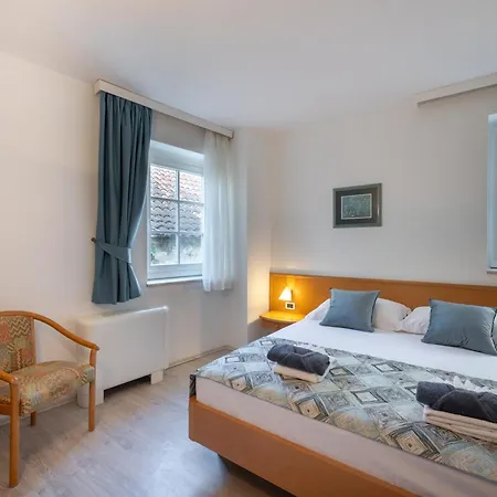 Fontana Bed & Breakfast 3*