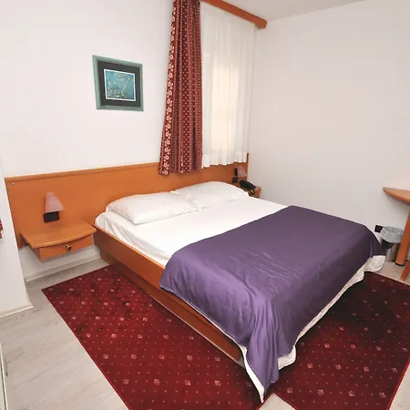 Fontana Bed & Breakfast 3*