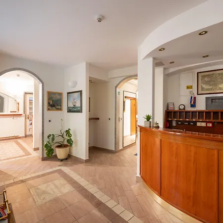 Fontana Bed & Breakfast 3*