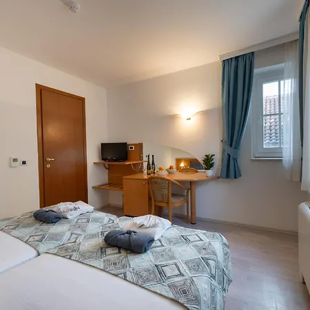 Fontana 3*